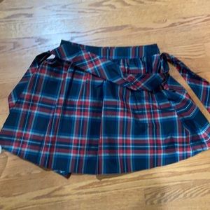 Holiday vineyard vines skirt